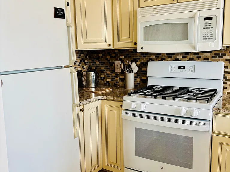 1001 Saint Paul St #7F — Photo 12