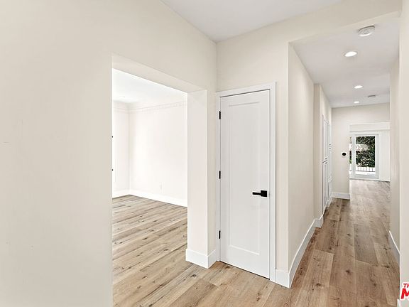 5th image of 222 S Gale Dr #1/2