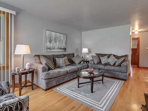 5th image of 9828 Montrose Ave