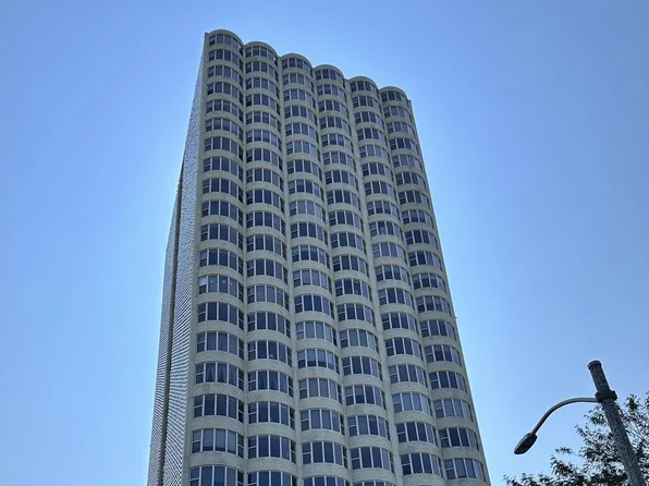 2525 S Shore DRIVE #16E, Milwaukee, WI 53207