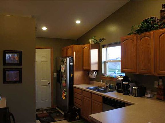 3rd image of 1385 Browning Dr