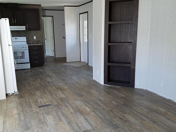 4th image of 11 Town Mills Mobile Home Park