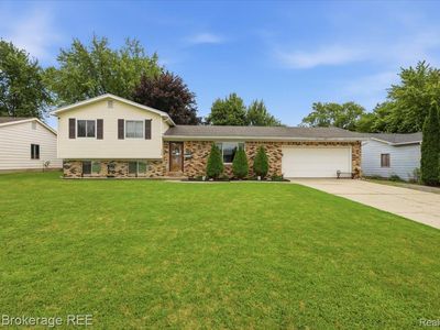 1448 Greenview Dr, Grand Blanc, MI, 48439
