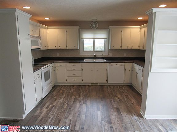 2nd image of 8110 Lake St