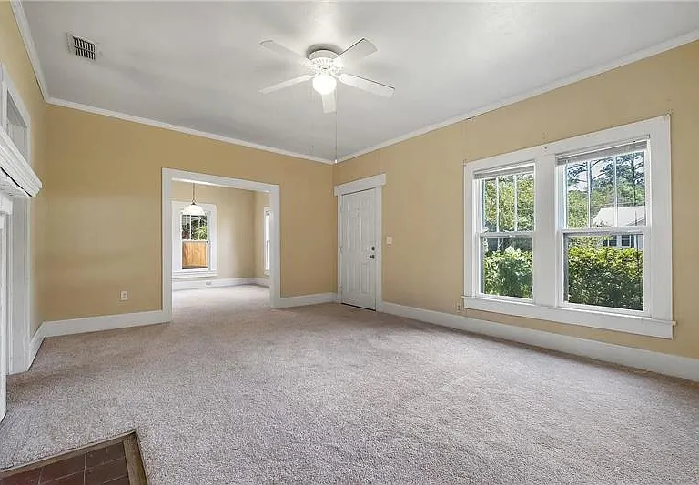 1600 Green St — Photo 3