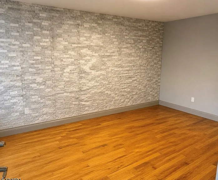1411 Hussa St — Photo 4