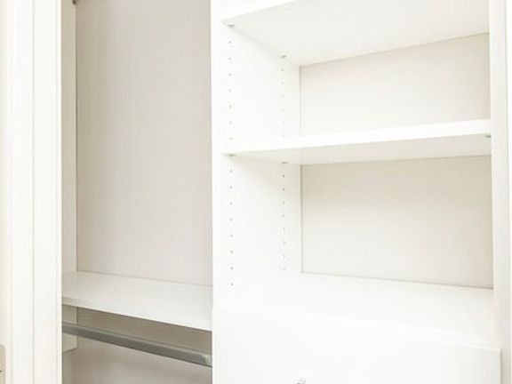 3rd image of 640 W Wrightwood Ave APT 408