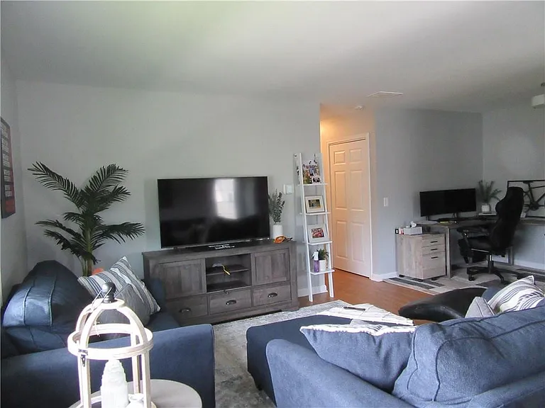 524 Eastbrooke Ln — Photo 8