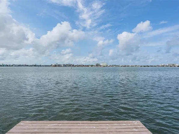 7092 S Shore Dr S, South Pasadena, FL 33707