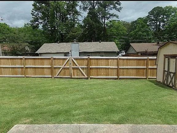 3rd image of 6905 Camelot Dr