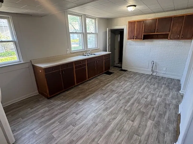 2712 Fox Ave — Photo 4
