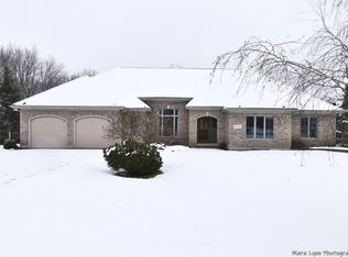 5N637 Hazelwood Trl, St Charles, IL 60175