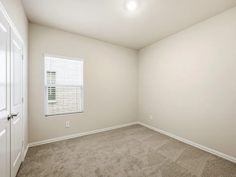 523 Blanton St — Photo 14