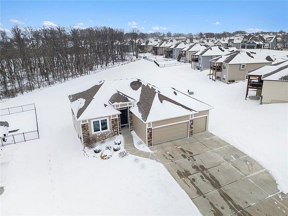 2nd image of 706 Eagle Ct