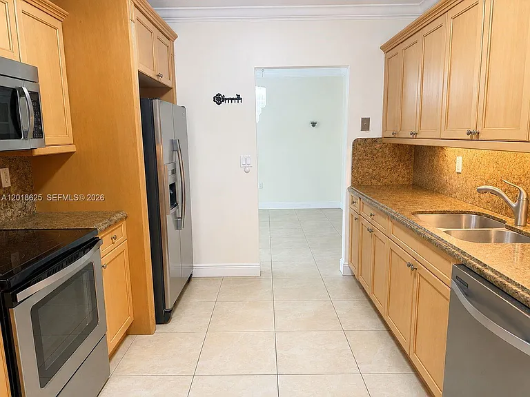 765 W 70th Pl — Photo 2