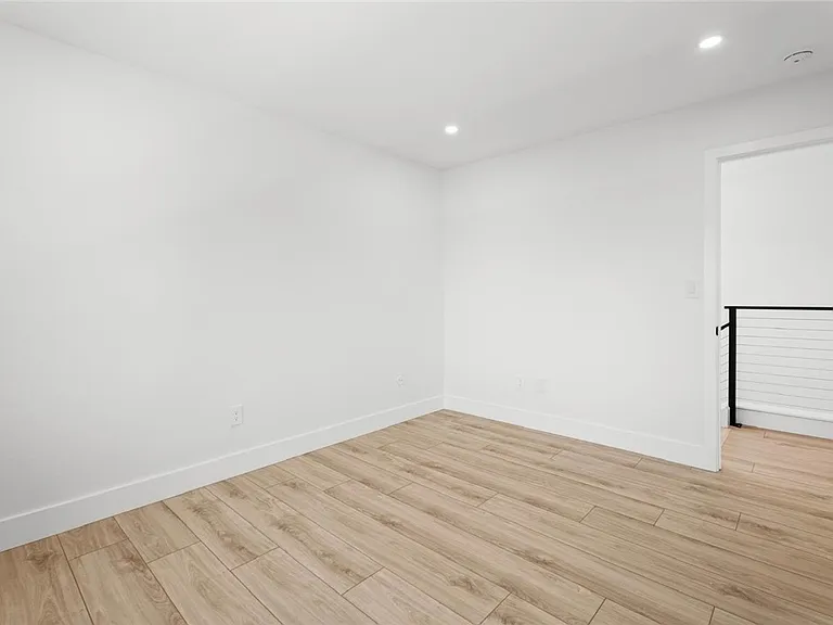 19701 Blythe St — Photo 24