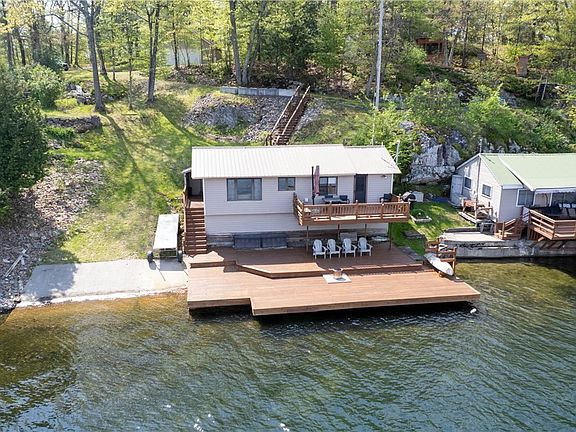 4th image of 556 W Shore Rd