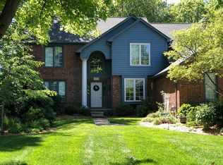 1104 Lakeview Dr, Rochester Hills, MI 48306