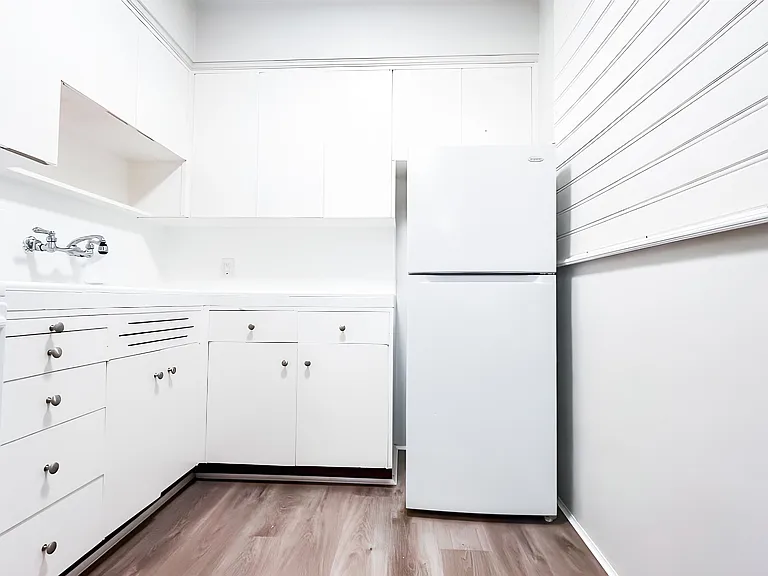 1925 Nelson St #203 — Photo 5