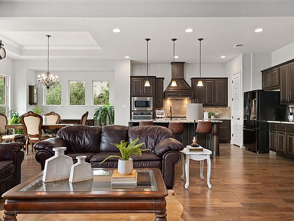 5th image of 200 Lake Rim Cir