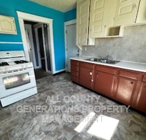 1011 E 140th St #UP — Photo 4