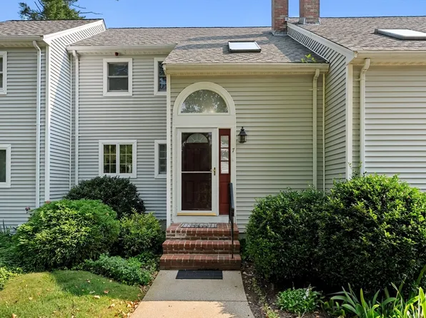 241 Carver Rd APT 7, Plymouth, MA 02360