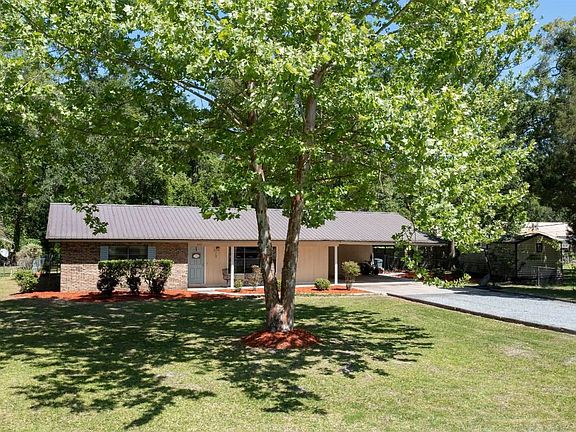 2nd image of 201 SE Crow Ct