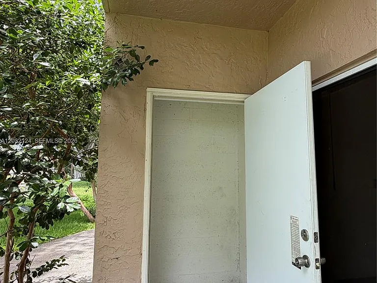 1701 NW 96th Ter #1J — Photo 15