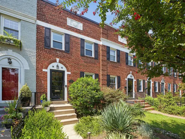 1124 Powhatan St, Alexandria, VA 22314