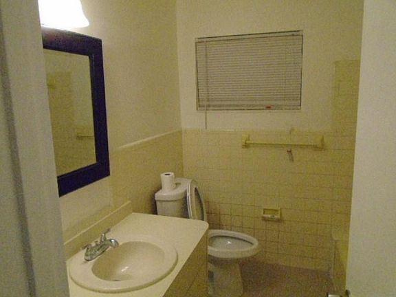 5th image of 2568 NW 34th Ter
