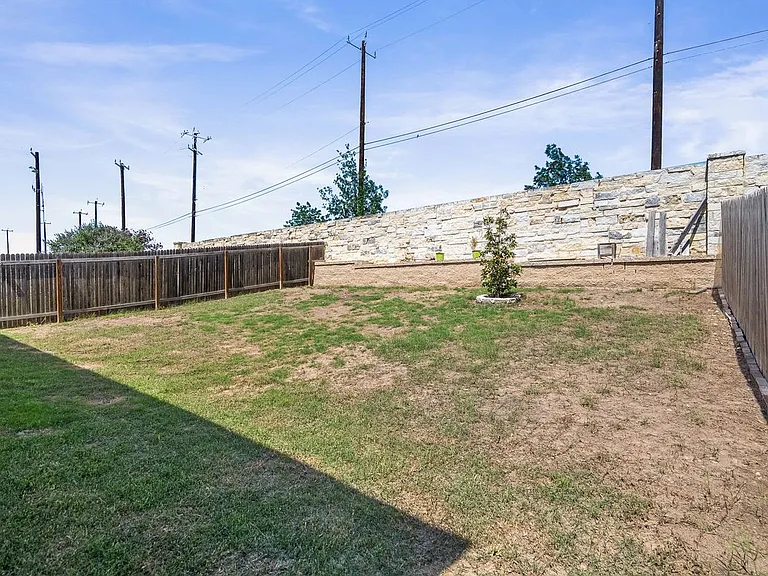 5010 Jovian — Photo 17