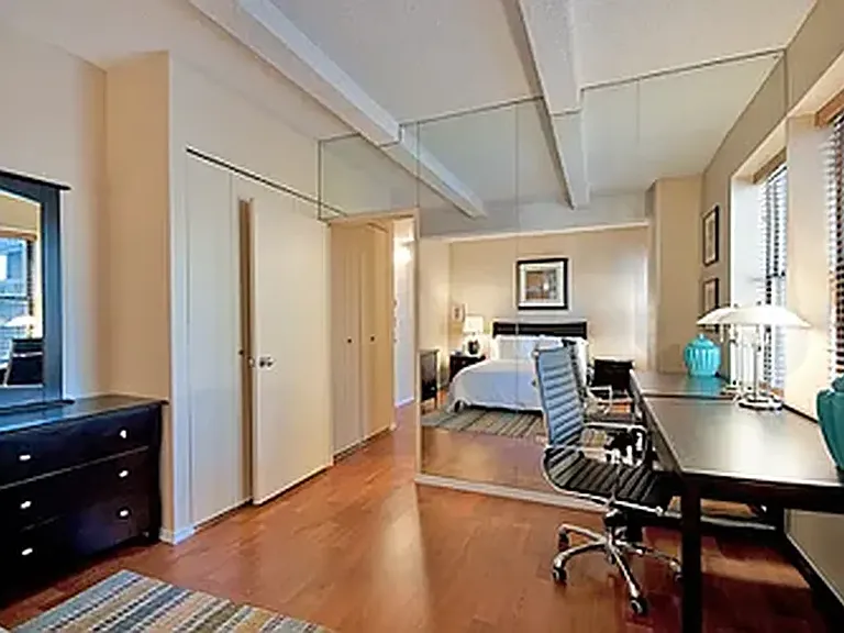 150 W 51st St #1420 — Photo 10