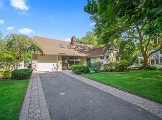 28 Silver Birch Rd, Merrick, NY 11566