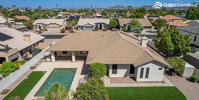 Furnished rental home with pool in Glendale