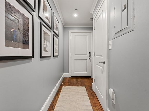 4th image of 209 W Springfield St #1