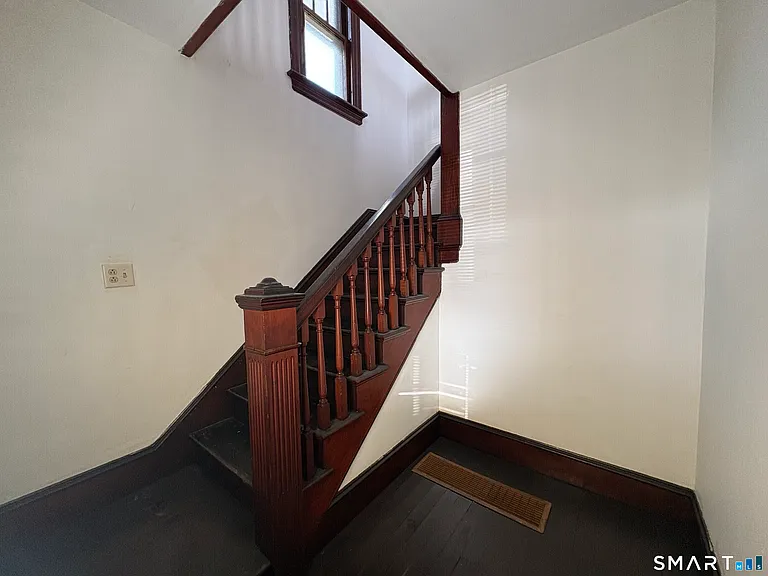 118 New Haven Ave #2 — Photo 3