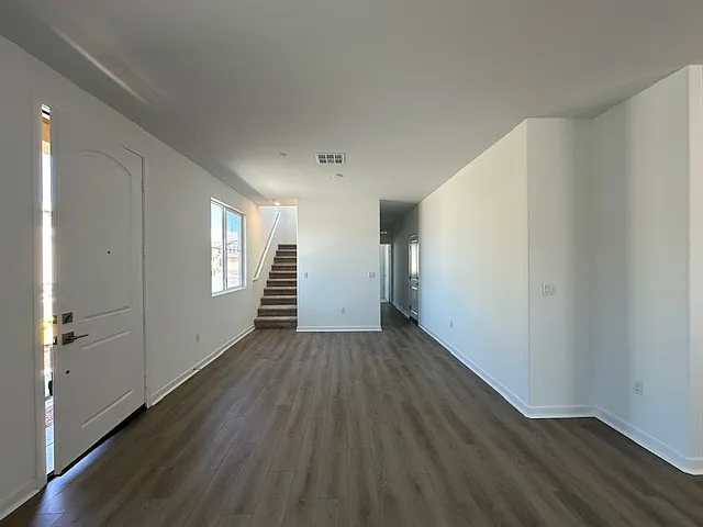 4 bed, 1856 sqft, $3,200 — Photo 2