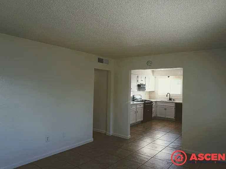 100 Warren Avenue — Photo 3