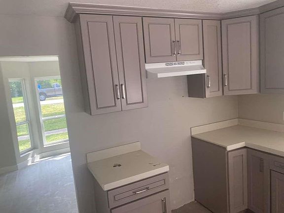 5th image of 529 Brandon Rd