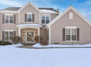 955 Dana Ln, Waukesha, WI 53189
