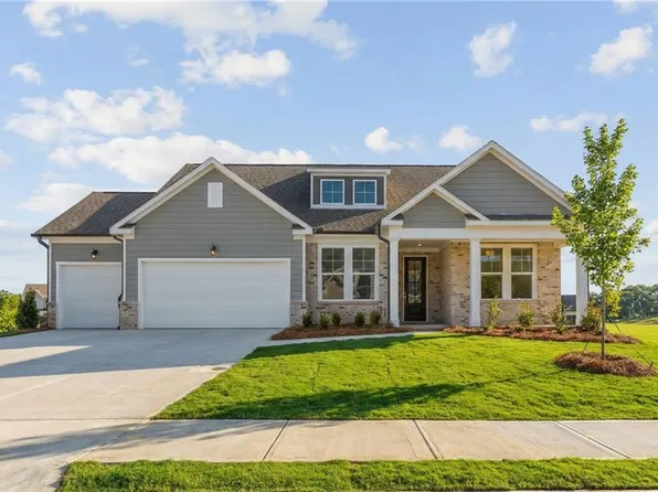 327 Grand Wehunt Dr, Hoschton, GA 30548