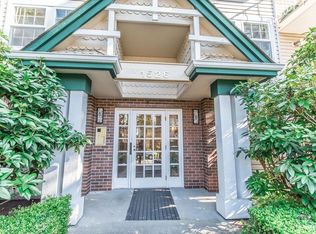 1526 44th Ave SW #102, Seattle, WA 98116