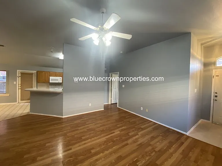 1321 W Branch Hollow Dr — Photo 4