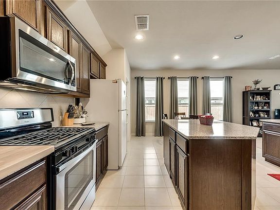 5th image of 907 Redwood Ct