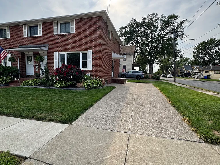 95 Labelle Ave — Photo 2