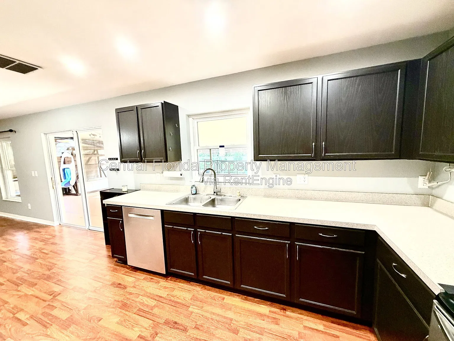4 bed, 2.0 bath, 2476 sqft, $2,799 — Photo 3