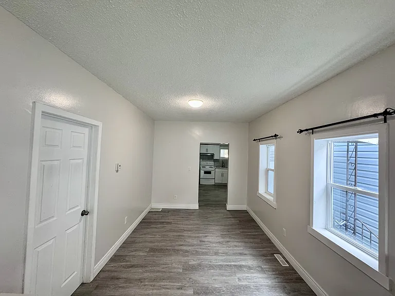 476 Aylmer Ave — Photo 4