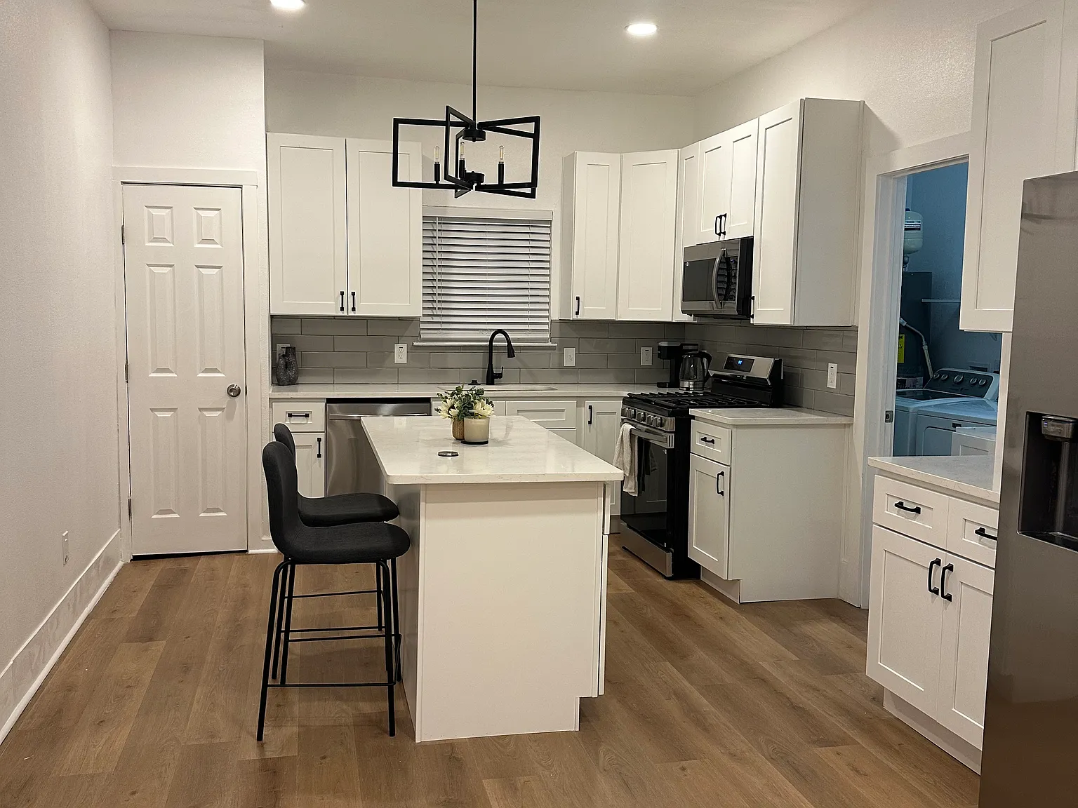 4 bed, 1500 sqft, $2,100 — Photo 2