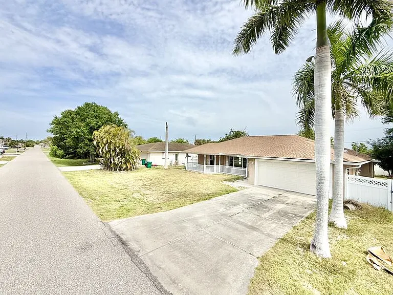 22148 Lockport Ave — Photo 4
