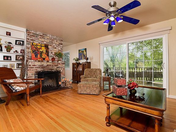 4th image of 8474 Sunset Ave